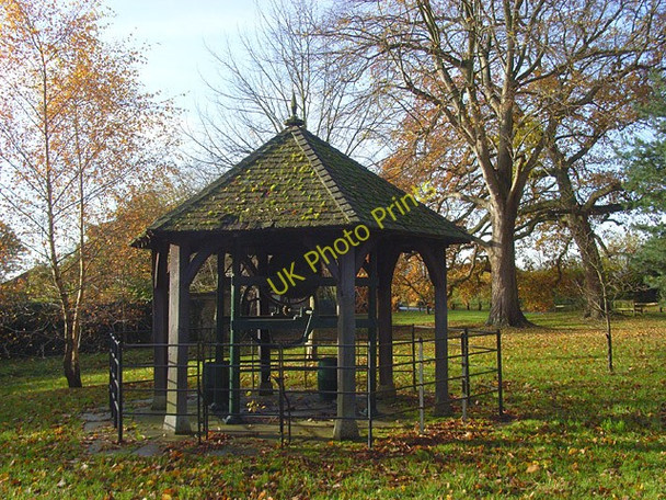 Photo 6"x4" The well and green Fawley Fawley\/SU7586 c2008