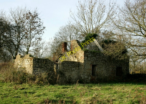 Photo 6"x4" 2008 : An old farmhouse, ruined Keevil c2008