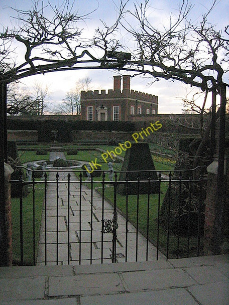 Photo 6"x4" East Pond Garden, Hampton Court Palace Surbiton c2008