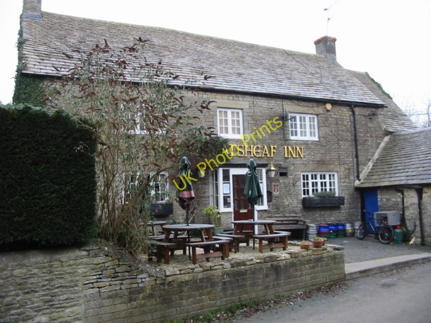 Photo 6"x4" The Wheatsheaf Inn, Oaksey Oaksey c2009