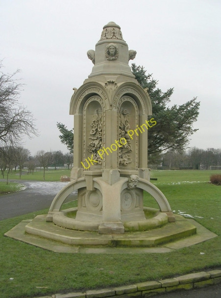 Photo 6"x4" Drinking Fountain - Peel Park, Otley Road Bradford\/SE1632 c2009
