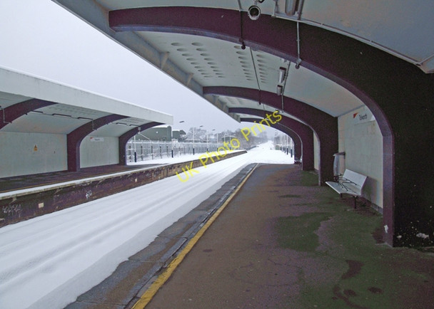 Photo 6"x4" Snow bound station Surbiton c2009