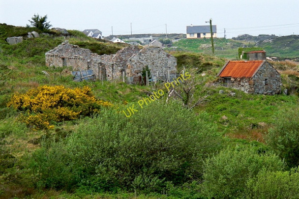 Photo 6"x4" Kincasslagh - Derelict building south of village Kincaslough c2008