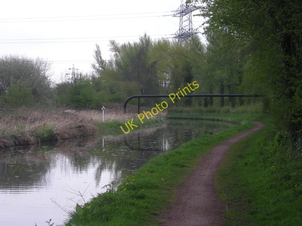 Photo 6"x4" Pipeline & Pylons over the S & W canal Orton\/SO8695 c2009