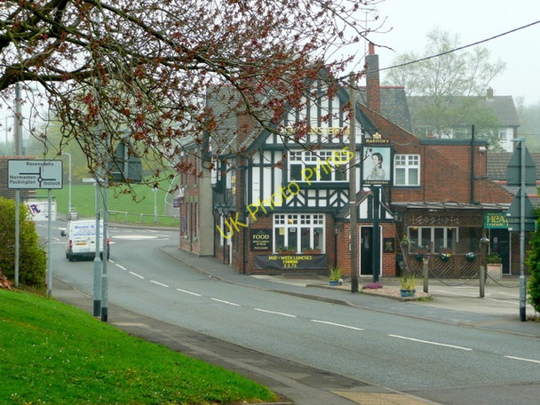 Photo 6"x4" The Queen's Head, Heather Heather c2009