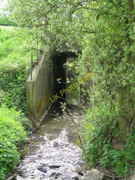 Photo 6"x4" A tunnel carry a small stream under the A28 Ashford\/TR0042 c2009