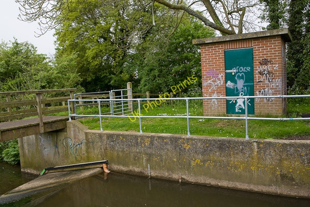 Photo 6"x4" Instrumentation building, Wallington River Fareham c2009