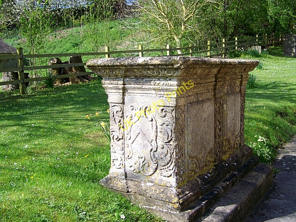 Photo 6"x4" Chest Tomb, The Church of St Mary, Old Dilton Westbury\/ST8650 c2009