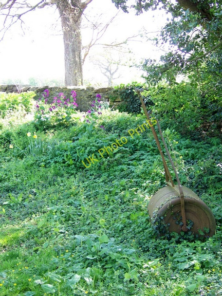 Photo 6"x4" Churchyard, St Laurence Church, Rode Rode c2009