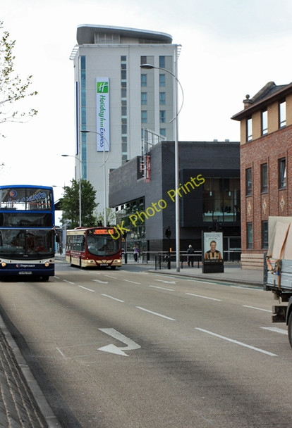 Photo 6"x4" The Holiday Inn and Hull Truck Theatre Kingston upon Hull c2009