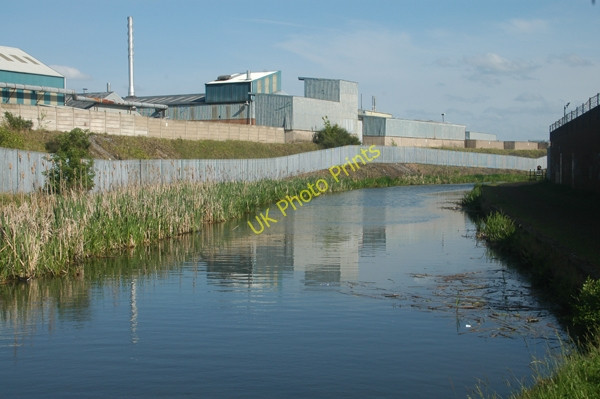 Photo 6"x4" Factories beside the Wyrley & Essington Canal Bloxwich c2009