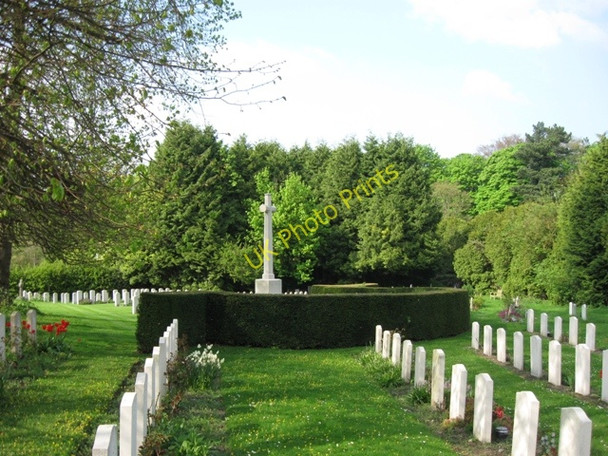 Photo 6"x4" War Graves and Memorial Cross, St Michael's, Halton Wendover c2009