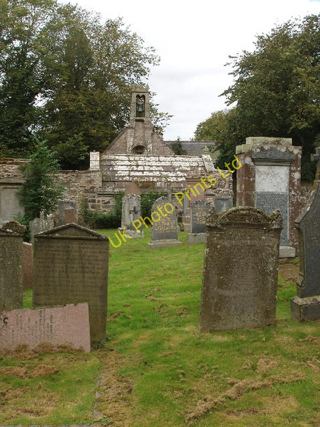 Photo 6"x4" Old parish kirk of King Edward, and kirkyard King Edward c2007