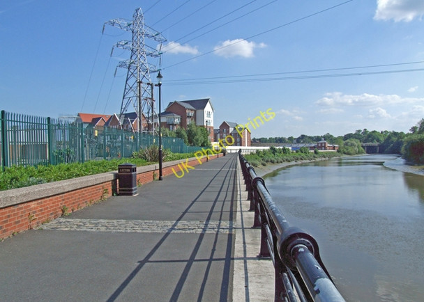 Photo 6"x4" Riverside promenade Chester c2009