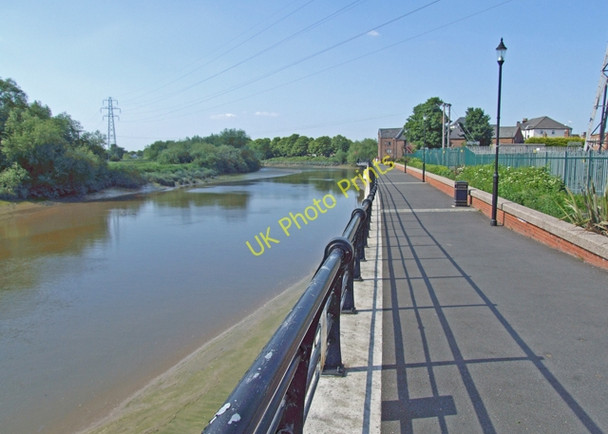 Photo 6"x4" Riverside promenade Chester c2009 P1