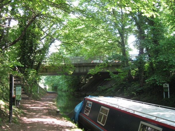 Photo 6"x4" Bridge No 135 on the Grand Union Canal at Tring Station Tring c2009