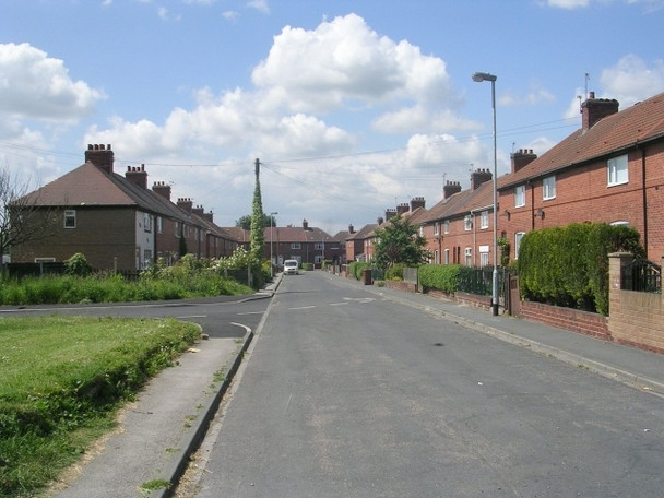 Photo 6"x4" Newstead Grove - Wakefield Road Hemsworth\/SE4213 c2009