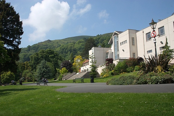 Photo 6"x4" Priory Park and the Malvern theatre complex Great Malvern c2009