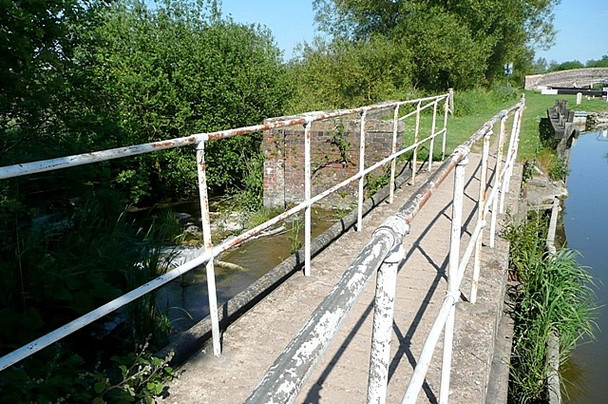 Photo 6"x4" Canal weir Halfway\/SU4068 c2009