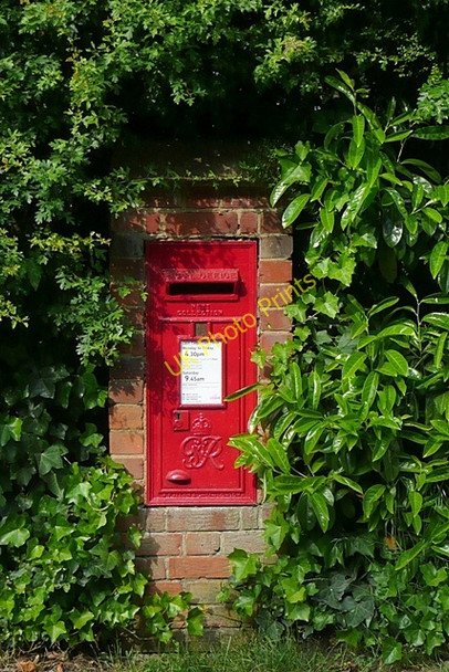 Photo 6"x4" Upper Basildon postbox Upper Basildon c2009