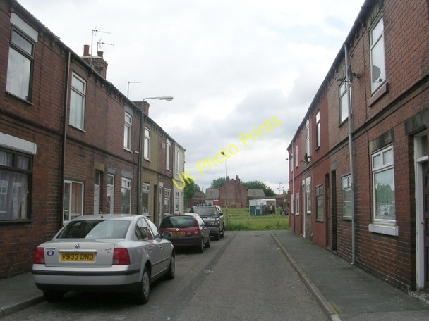 Photo 6"x4" Albany Place - Albany Crescent Moorthorpe c2009