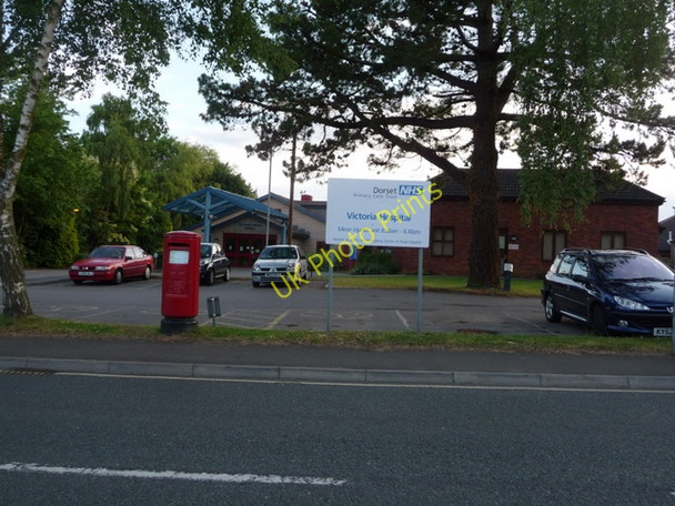 Photo 6"x4" Wimborne Minster: postbox № BH21 151, Victoria Road Wimborne Minster c2009