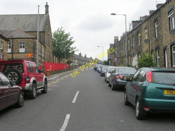 Photo 6"x4" Broomhill Avenue - Queen's Road Keighley c2009