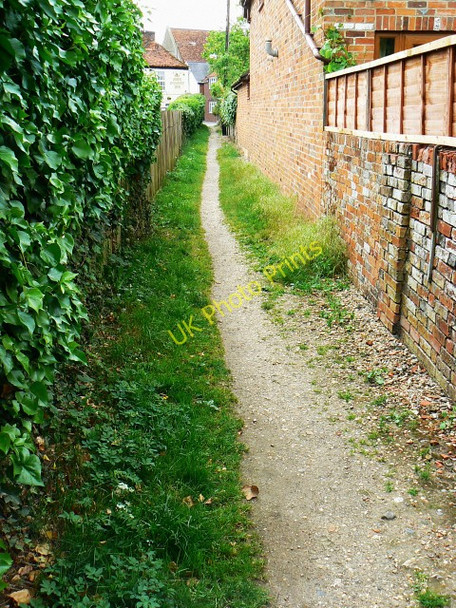 Photo 6"x4" Footpath to the John O'Gaunt, High Street, Hungerford Hungerford\/SU3368 c2009