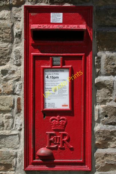 Photo 6"x4" Elizabeth II Postbox, Grassington Post Office Grassington c2009