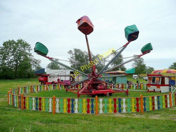 Photo 6"x4" Funfair at Cricklade Cricklade c2009
