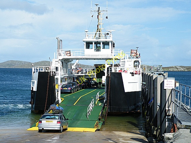 Photo 6"x4" Loading the Ferry \u00c0ird Mhidhinis c2009