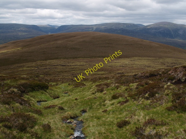Photo 6"x4" Small burn, N face of An Sgarsoch Coire AN Tobair c2009