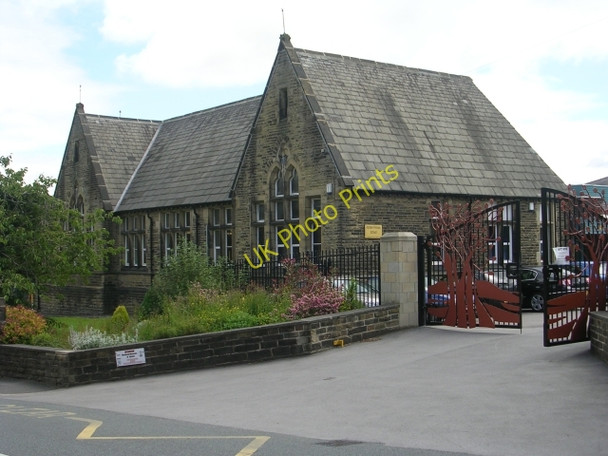 Photo 6"x4" Harden Primary School - Long Lane Harden\/SE0838 c2009