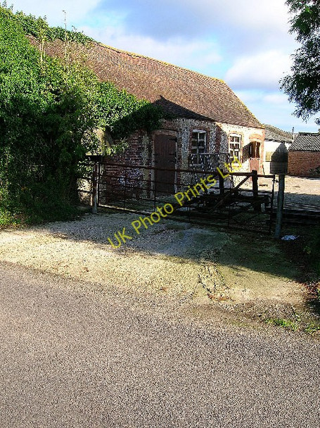 Photo 6"x4" Outbuilding, Bridger's Farm Sayers Common c2005