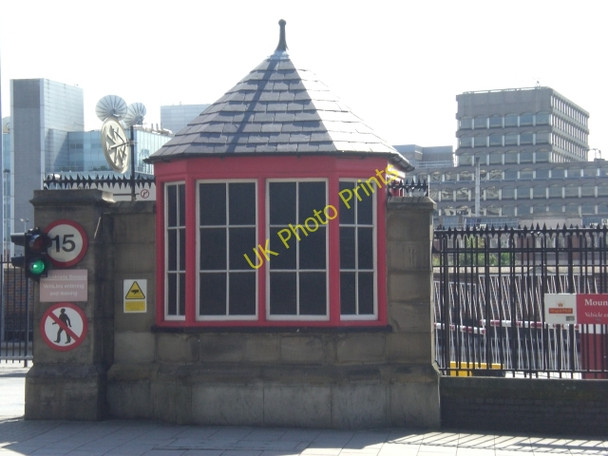 Photo 6"x4" Gate entrance, Mount Pleasant Sorting Office, Farringdon Road WC1 London c2009