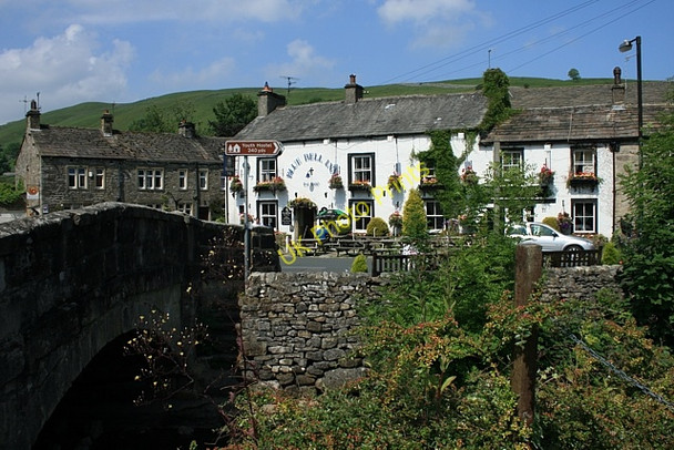 Photo 6"x4" The Blue Bell and Townfoot Bridge Kettlewell c2009