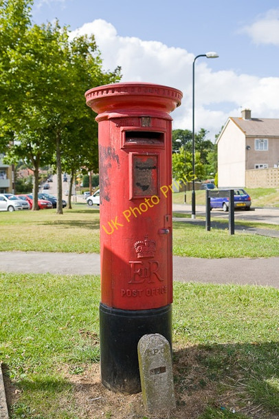 Photo 6"x4" Pillar Box, Ellwood Avenue, Thornhill Hightown\/SU4711 c2009
