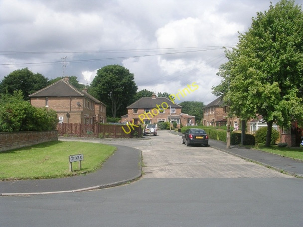 Photo 6"x4" Cottage Road - Harrogate Road Thorpe Edge c2009