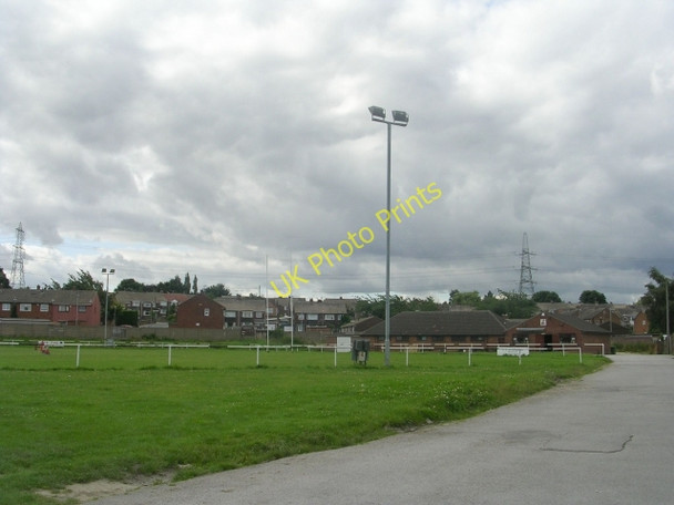 Photo 6"x4" Normanton Amateur Rugby League Football Club Ground - Queen Elizabeth Drive Normanton\/SE3822 c2009