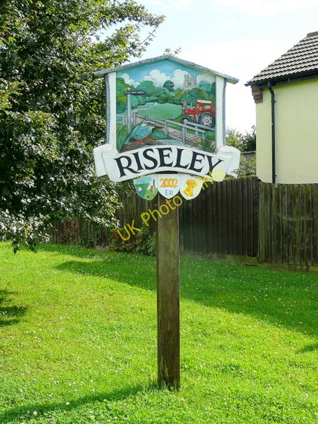 Photo 6"x4" Riseley village sign Riseley\/TL0462 c2009