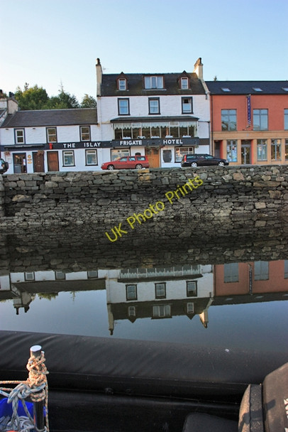 Photo 6"x4" The Islay Frigate Hotel Tarbert\/NR8668 c2009