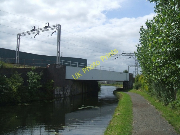 Photo 6"x4" Wyrley & Essington Canal Railway Bridge Wolverhampton c2009