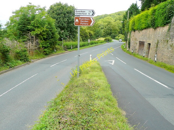 Photo 6"x4" Road to Ruardean Kerne Bridge c2009