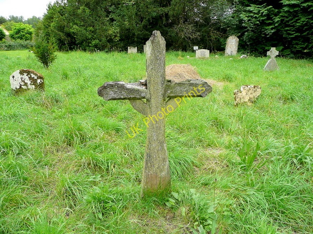 Photo 6"x4" A simple wooden cross at St. Peter's Daylesford c2009