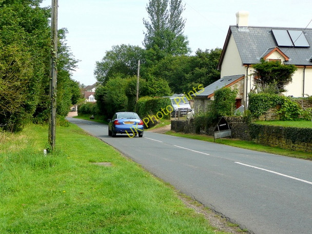 Photo 6"x4" B4432 heading north Hillersland c2009