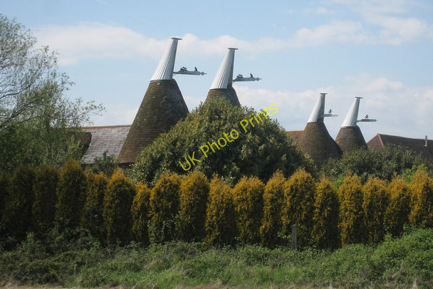 Photo 6"x4" Finn Farm Oasts, Finn Farm Road, Kingsnorth, Kent Bliby c2010