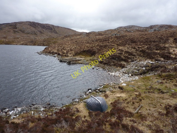Photo 6"x4" Upturned boat and ruined boathouse, Loch Aradaidh Carn na Cloiche M\u00f2ire c2010