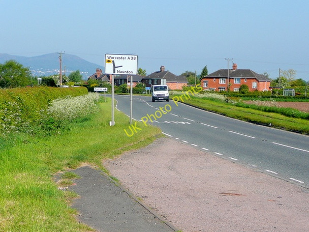 Photo 6"x4" Approaching Naunton Naunton\/SO8739 c2010
