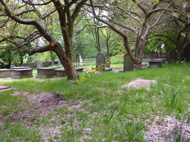 Photo 6"x4" St Martin's Parish Church, Brighouse, Graveyard Brighouse\/SE1423 c2010
