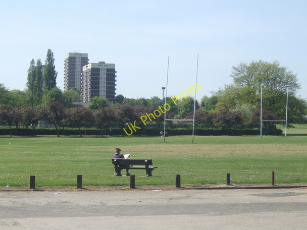 Photo 6"x4" A quiet moment in the King George V Memorial Playing Fields Bloxwich c2010